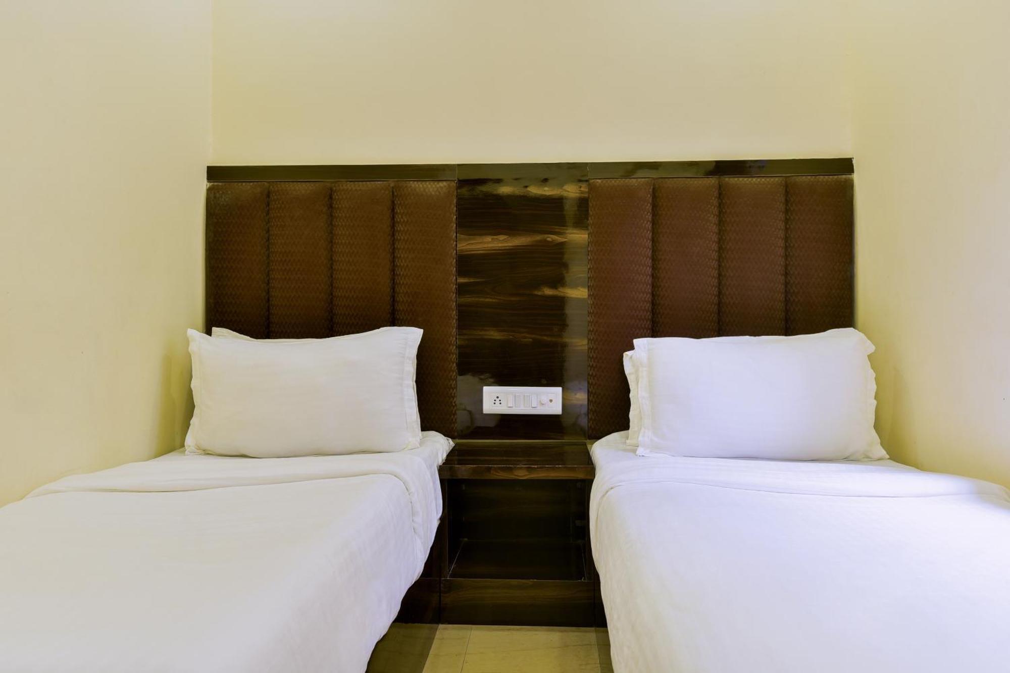 Hotel Deluxe Mumbai Dış mekan fotoğraf